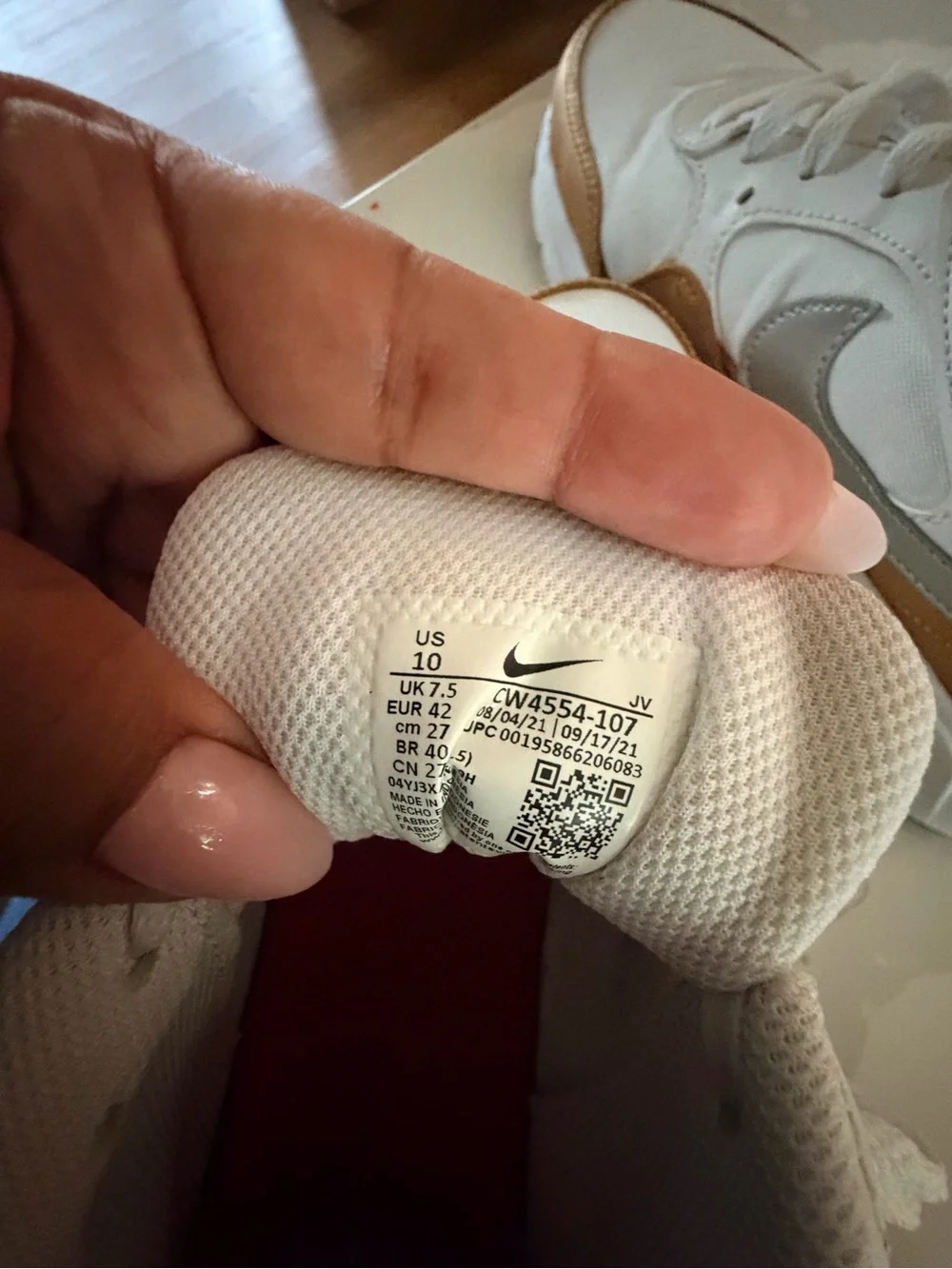 Nike Men's White and Tan Low-Top Sneakers